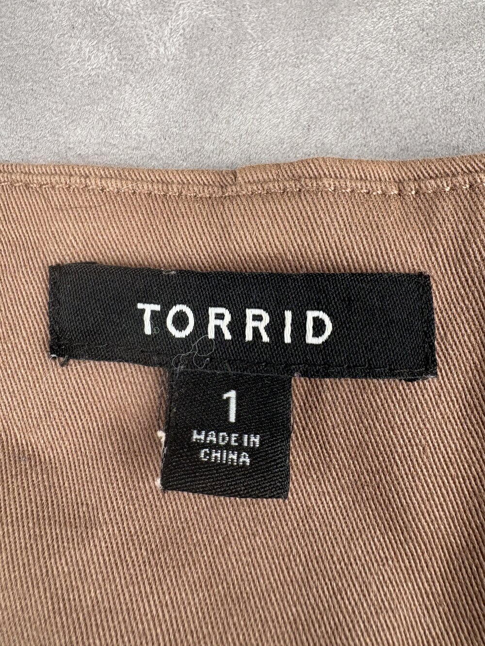 Torrid Button-Front Ruffle Hem Cardigan 1X - Picture 4 of 13